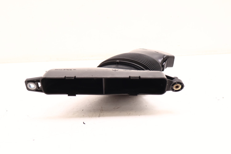 MASERATI LEVANTE 3.0 V6 WLOT DOLOT POWIETRZA PRAWY 670031925