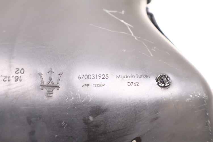 MASERATI LEVANTE 3.0 V6 WLOT DOLOT POWIETRZA PRAWY 670031925