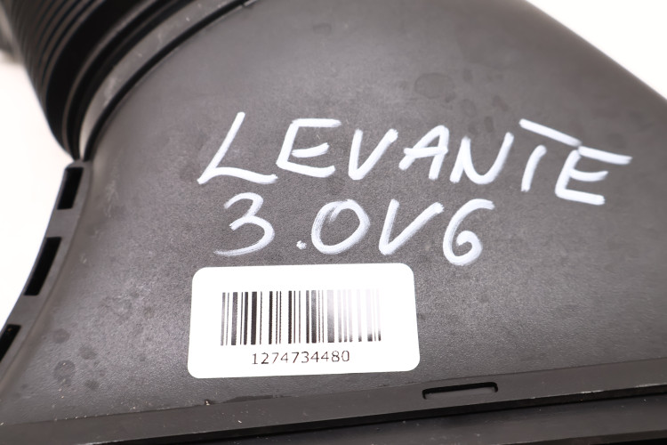 MASERATI LEVANTE 3.0 V6 WLOT DOLOT POWIETRZA PRAWY 670031925