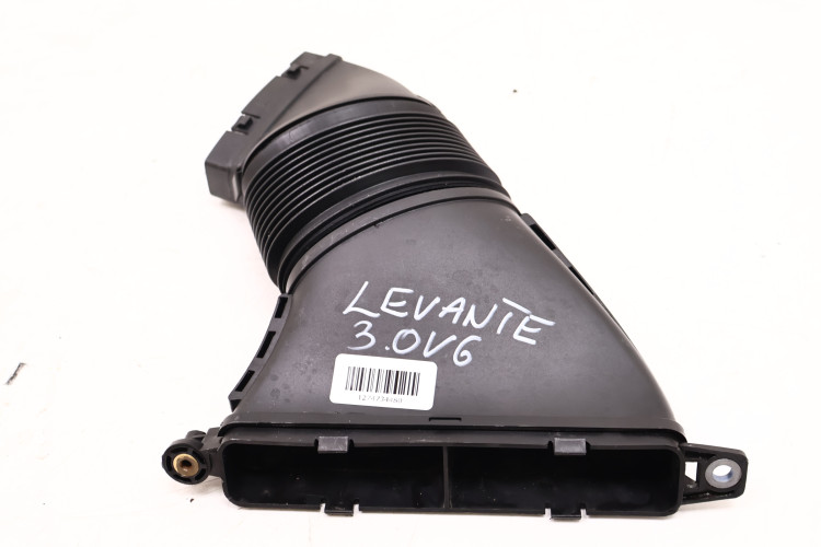 MASERATI LEVANTE 3.0 V6 WLOT DOLOT POWIETRZA PRAWY 670031925