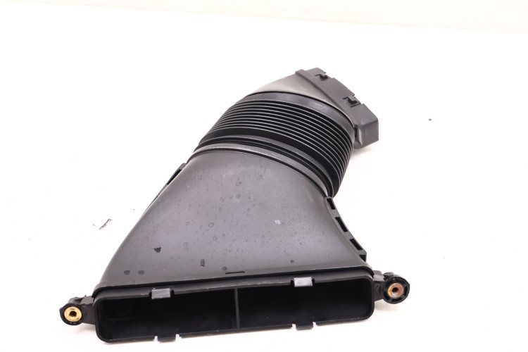 MASERATI LEVANTE 3.0 V6 WLOT DOLOT POWIETRZA LEWY 670031926