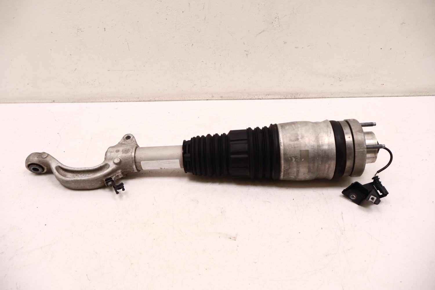 MASERATI LEVANTE AMORTYZATOR PRAWY PRZÓD 06701007160