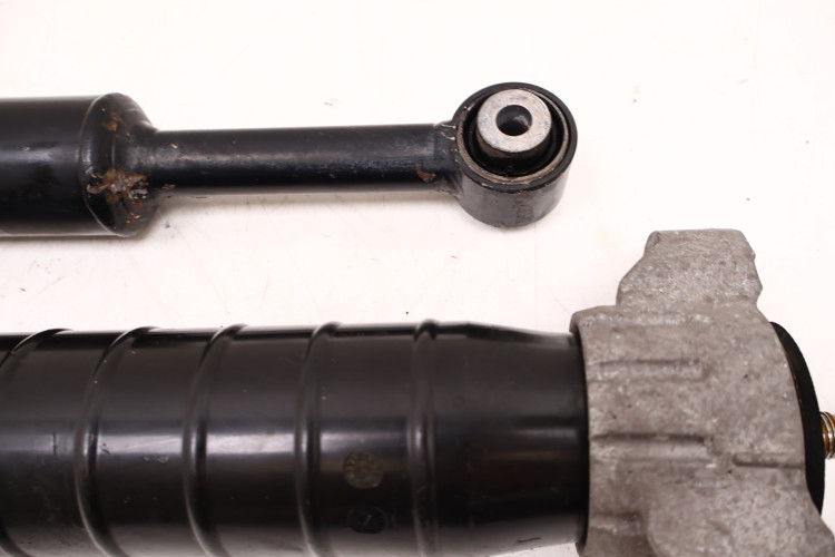 MASERATI LEVANTE 3.0 V6 AMORTYZATORY TYŁ