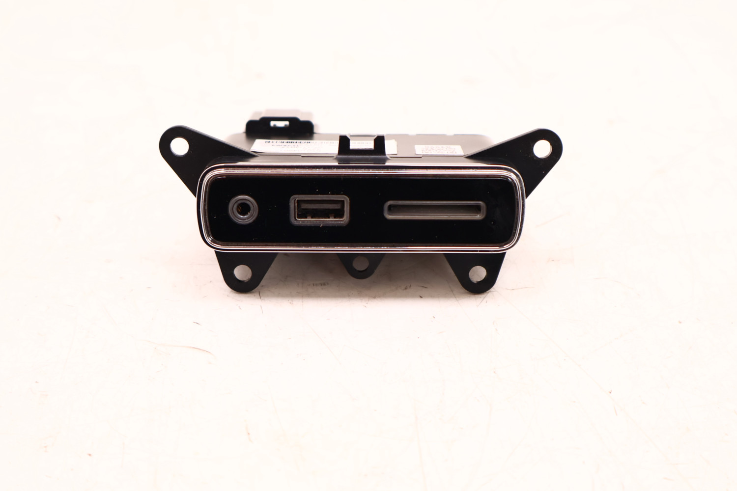 MASERATI LEVANTE GNIAZDO USB 670104961