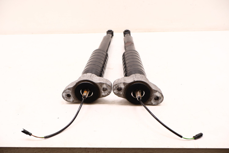 MASERATI LEVANTE 3.0 V6 AMORTYZATORY TYŁ