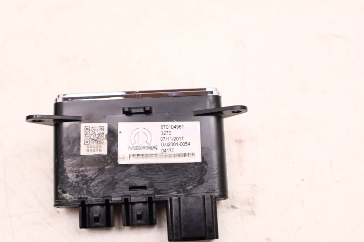 MASERATI LEVANTE GNIAZDO USB 670104961