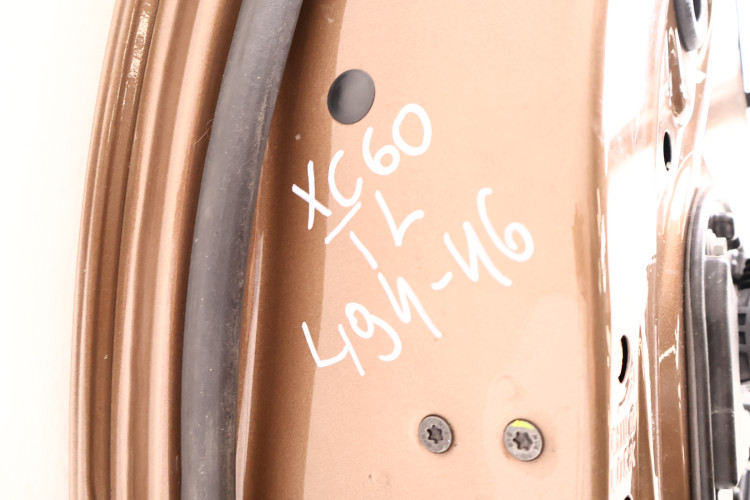 VOLVO XC60 I DRZWI LEWE TYŁ 494-46