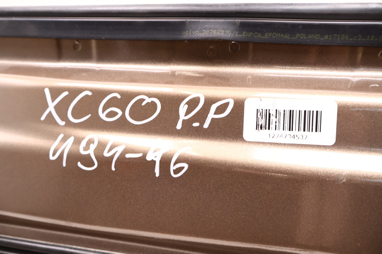VOLVO XC60 I DRZWI PRAWE PRZÓD 494-46