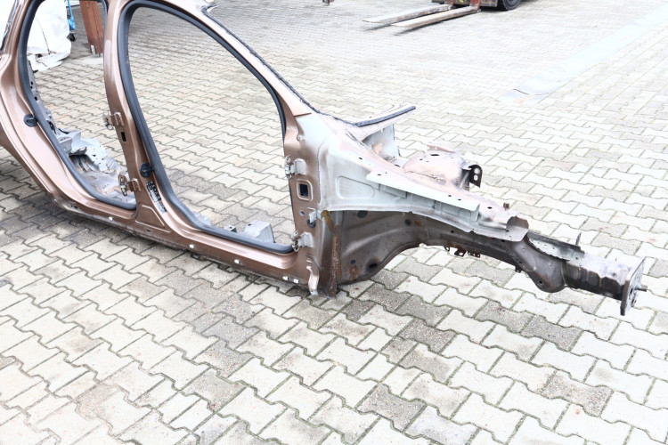 VOLVO XC60 I ĆWIARTKA PRAWA PRZÓD