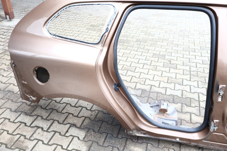 VOLVO XC60 I ĆWIARTKA BŁOTNIK PRAWA TYŁ