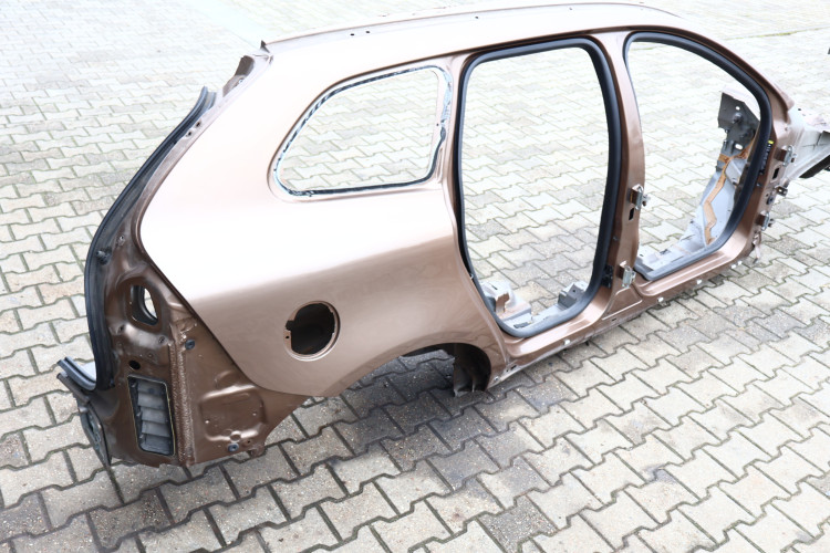 VOLVO XC60 I ĆWIARTKA BŁOTNIK PRAWA TYŁ