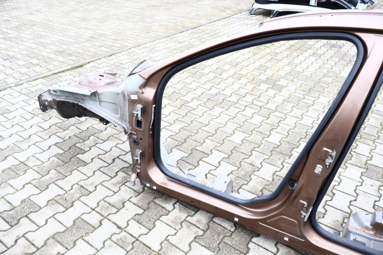 VOLVO XC60 I ĆWIARTKA LEWA PRZÓD