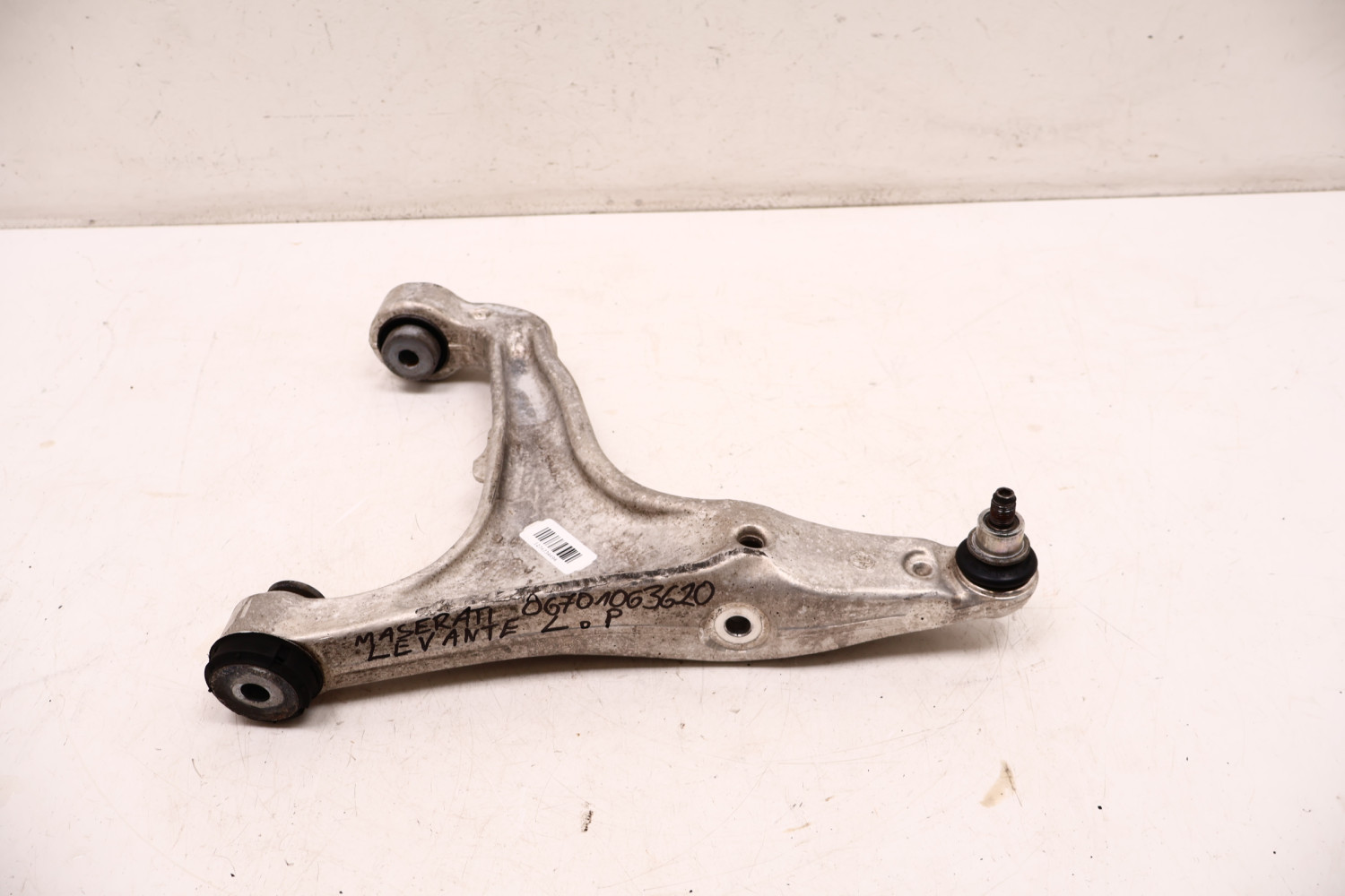 MASERATI LEVANTE 3.0 V6 WAHACZ LEWY PRZÓD 06701063620
