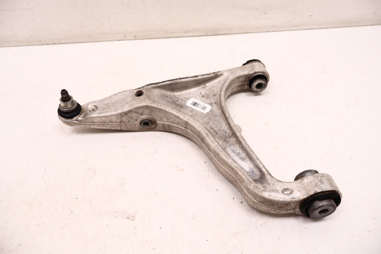 MASERATI LEVANTE 3.0 V6 WAHACZ LEWY PRZÓD 06701063620