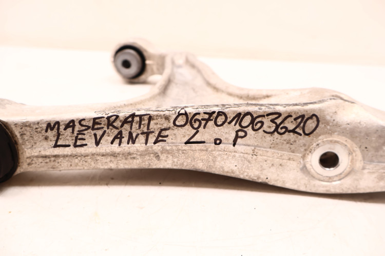 MASERATI LEVANTE 3.0 V6 WAHACZ LEWY PRZÓD 06701063620