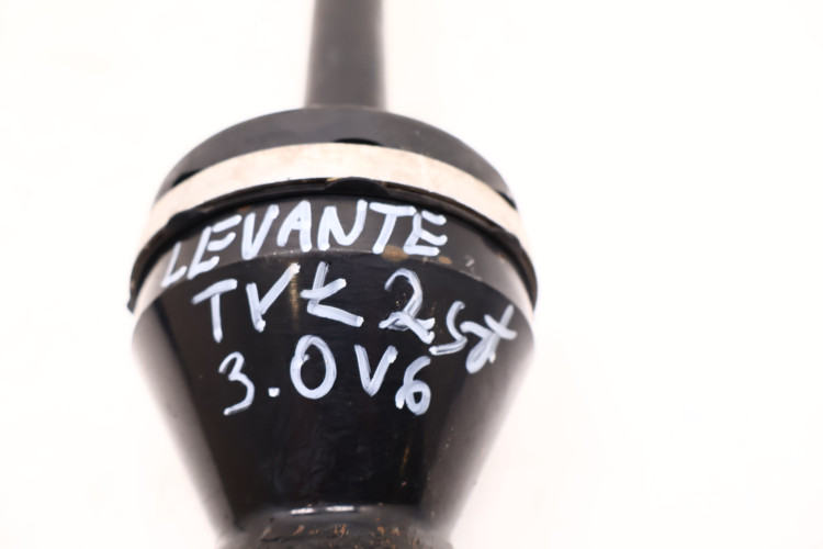 MASERATI LEVANTE 3.0 V6 PÓŁOŚ TYŁ 06700320360