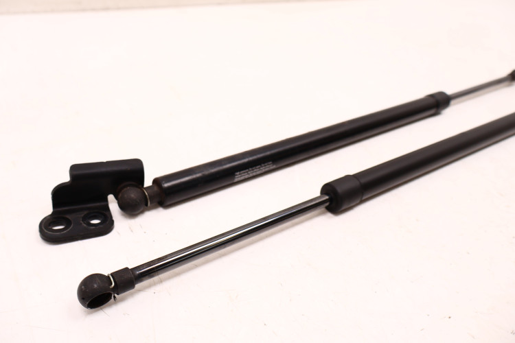 VOLVO XC60 I SIŁOWNIKI KLAPY