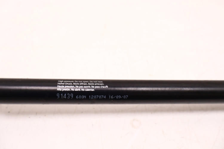 VOLVO XC60 I SIŁOWNIKI KLAPY