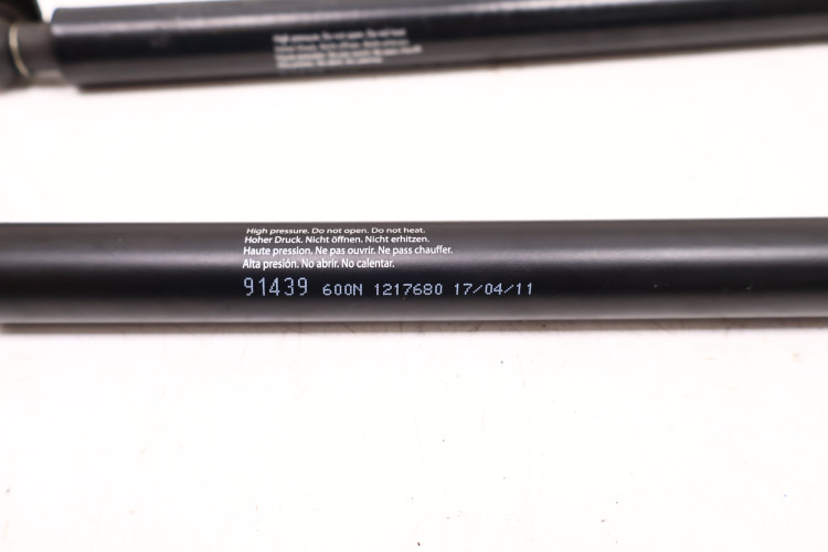 VOLVO XC60 I SIŁOWNIKI KLAPY