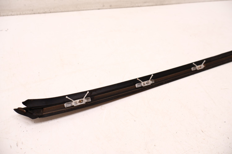VOLVO XC60 I LISTWA SZYBY CZOŁOWEJ PRAWA 30784798 494-46