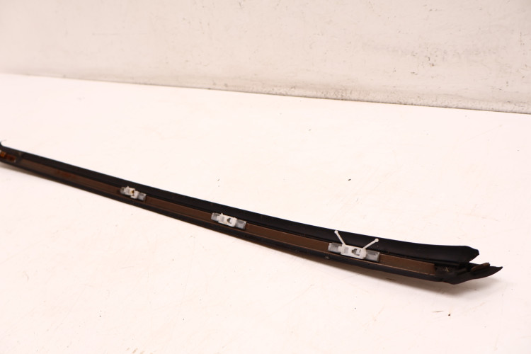 VOLVO XC60 I LISTWA SZYBY CZOŁOWEJ LEWA 30784797 494-46