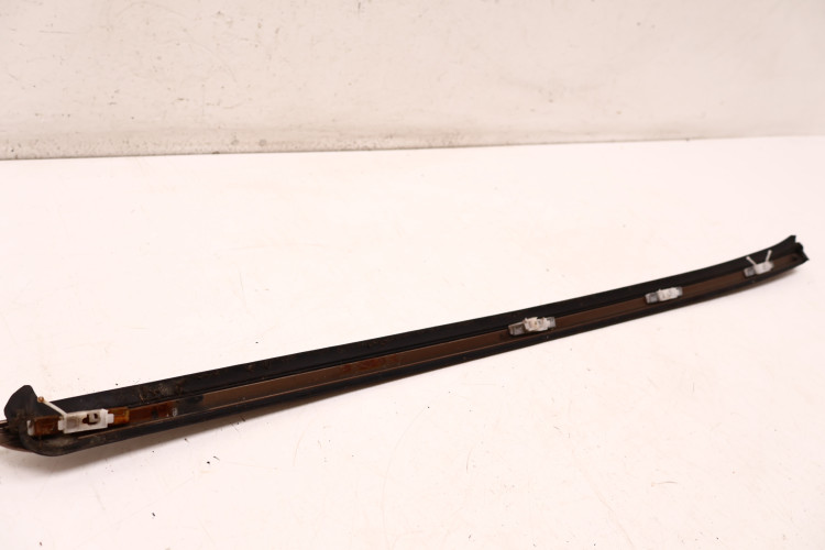 VOLVO XC60 I LISTWA SZYBY CZOŁOWEJ LEWA 30784797 494-46