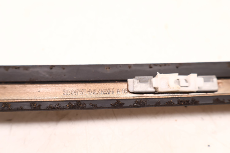 VOLVO XC60 I LISTWA SZYBY CZOŁOWEJ LEWA 30784797 494-46