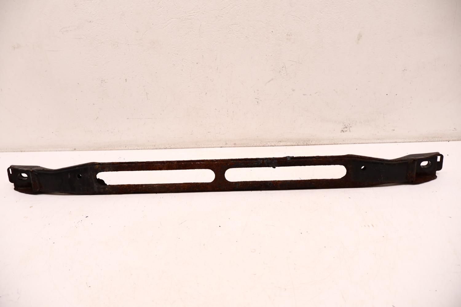 VOLVO XC60 I BELKA DOLNA PASA PRZEDNIEGO