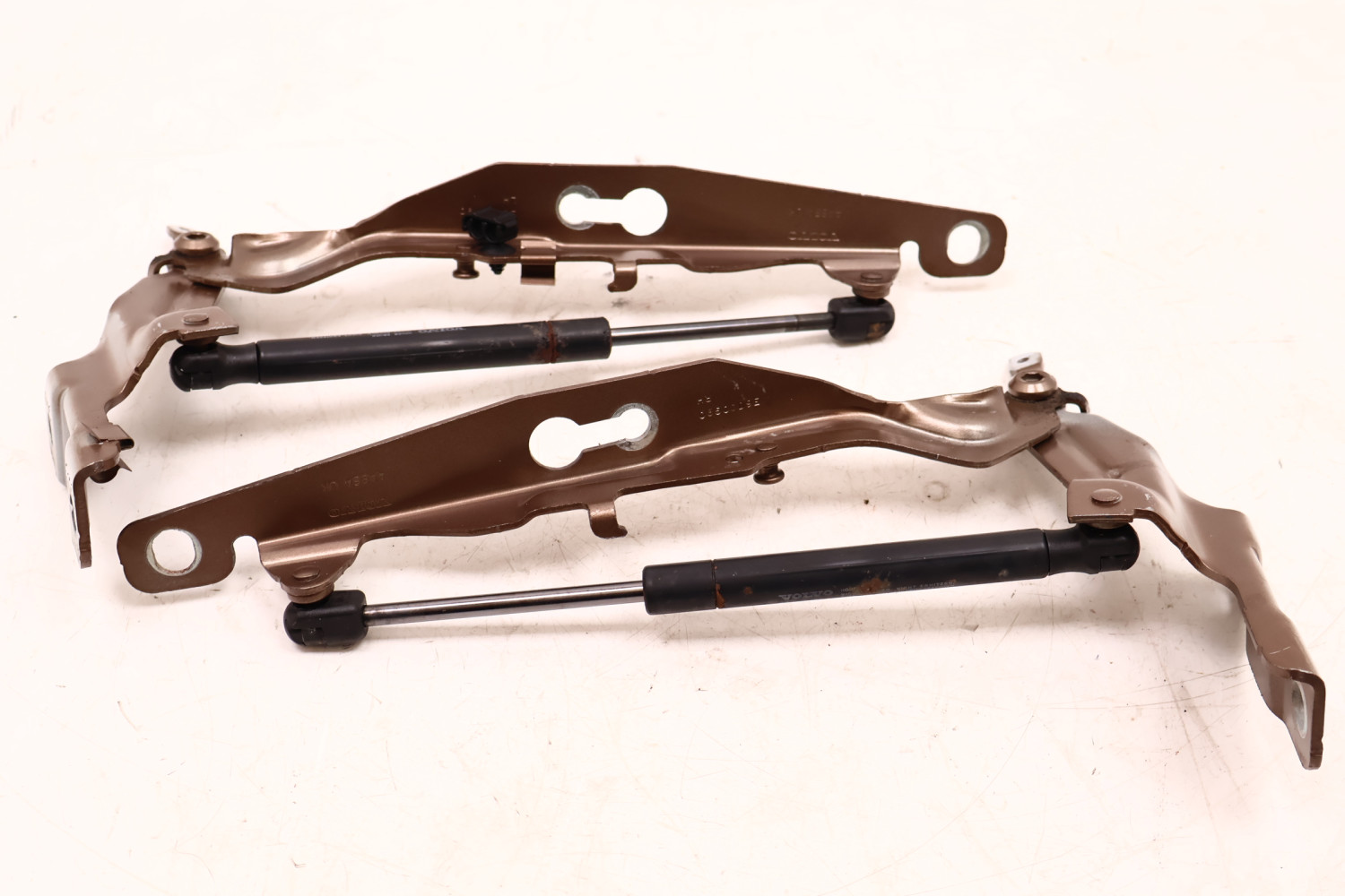 VOLVO XC60 I ZAWIASY MASKI 494-46 30779283, 30779282