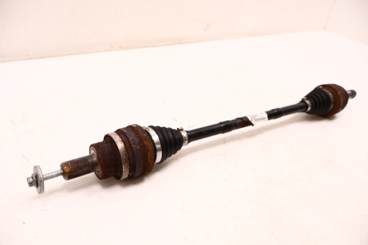 VOLVO XC60 I 2.4D PÓŁOŚ TYŁ 30681132