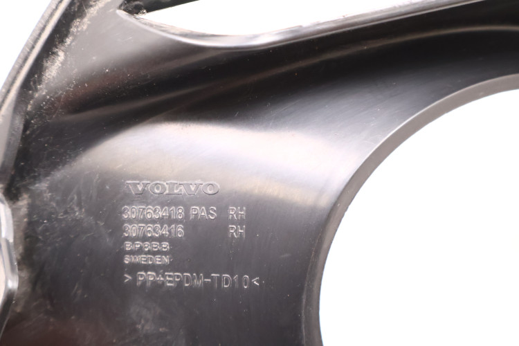 VOLVO XC60 I RAMKA KRATKA HALOGENU PRAWA PRZÓD 30763418, 30763416