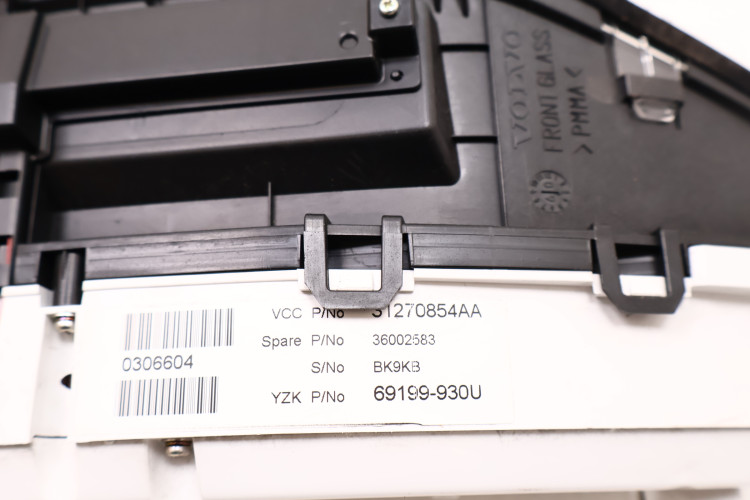 VOLVO XC60 I 2.4D LICZNIK ZEGAR ZEGARY UK 31270854