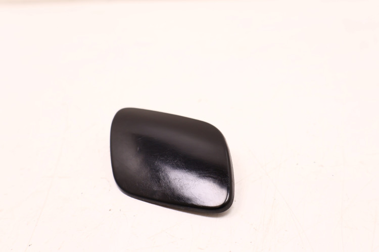 VOLVO XC60 I ZAŚLEPKA DYSZY SPRYSKIWACZA LAMPY PRAWEJ