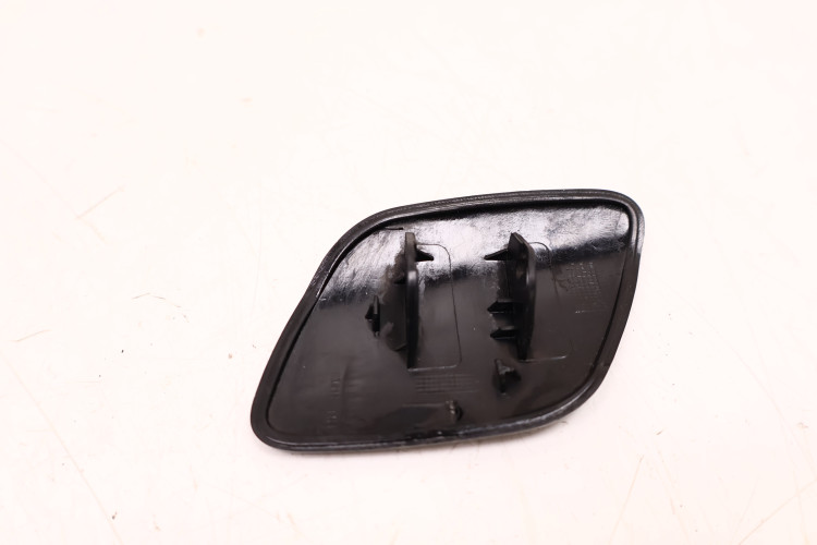 VOLVO XC60 I ZAŚLEPKA DYSZY SPRYSKIWACZA LAMPY PRAWEJ