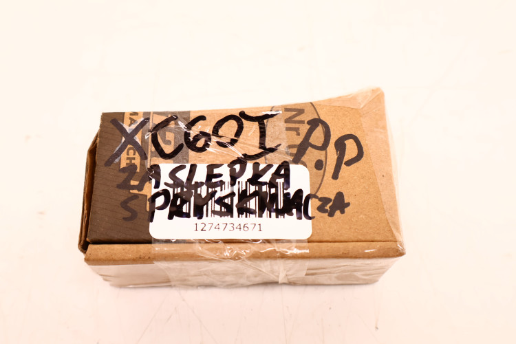 VOLVO XC60 I ZAŚLEPKA DYSZY SPRYSKIWACZA LAMPY PRAWEJ