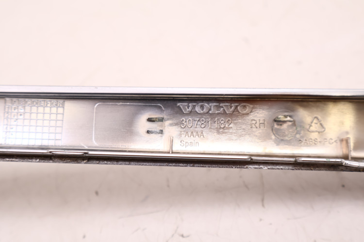VOLVO XC60 I DEKOR LISTWA TAPICERKI DRZWI PRAWY PRZÓD 30781182