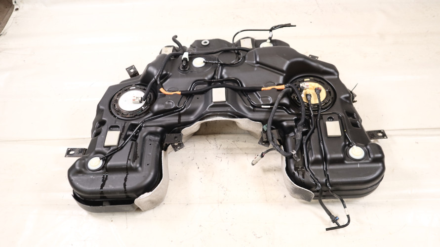 JEEP GRAND CHEROKEE WK2 3.0 CRD ZBIORNIK PALIWA 68196067AD, 04578812AF, 04578813AF