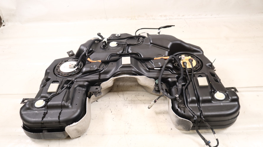 JEEP GRAND CHEROKEE WK2 3.0 CRD ZBIORNIK PALIWA 68196067AD, 04578812AF, 04578813AF