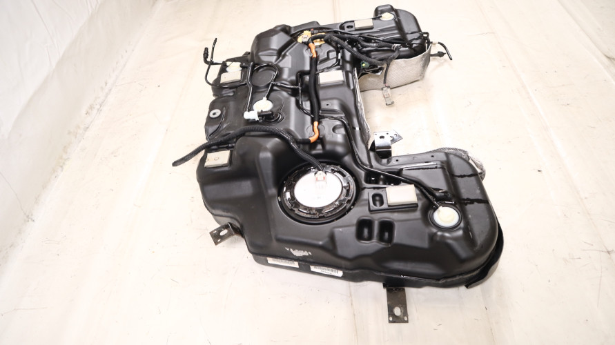 JEEP GRAND CHEROKEE WK2 3.0 CRD ZBIORNIK PALIWA 68196067AD, 04578812AF, 04578813AF