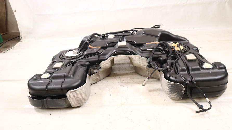 JEEP GRAND CHEROKEE WK2 3.0 CRD ZBIORNIK PALIWA 68196067AD, 04578812AF, 04578813AF