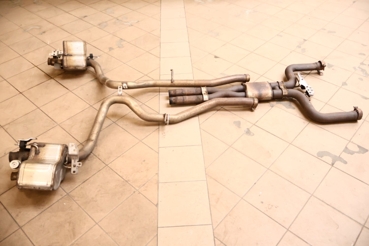 MASERATI LEVANTE 3.0 V6 TŁUMIK RURA WYDECH 670103691, 670103690