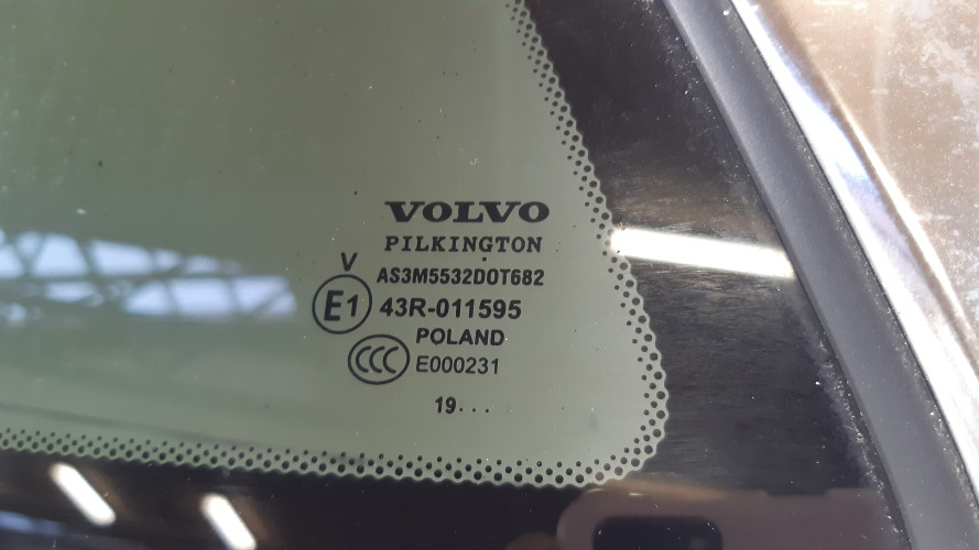 VOLVO V60 II SZYBA KAROSERYJNA LEWA