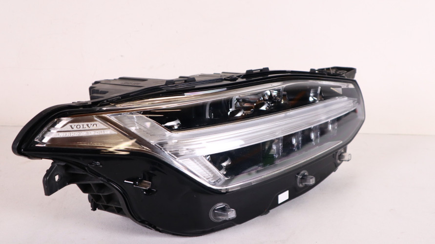 VOLVO XC90 II LAMPA PRAWA PRZÓD FULL LED 31446688