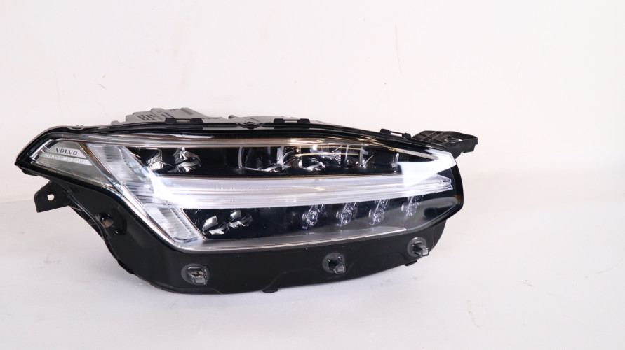 VOLVO XC90 II LAMPA PRAWA PRZÓD FULL LED 31655703