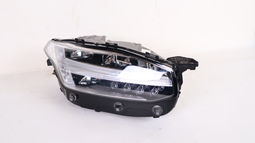 VOLVO XC90 II LAMPA PRAWA PRZÓD FULL LED 31655703