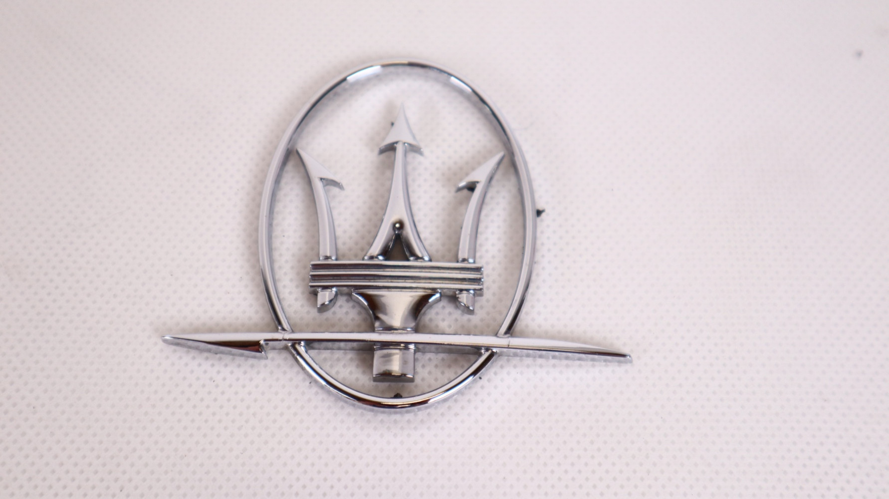 MASERATI GHIBLI 14- EMBLEMAT