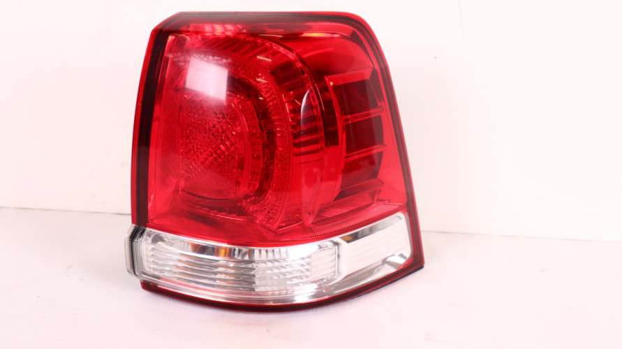 TOYOTA LAND CRUISER 200 LAMPA PRAWA TYŁ