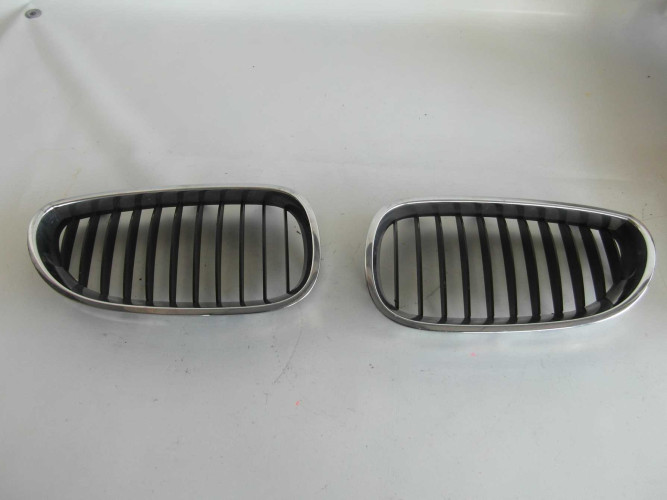 BMW E60 GRILL ATRAPA ZDERZAKA 