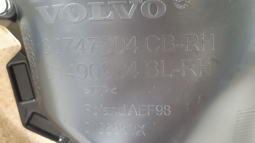 VOLVO V60 II BOCZEK DRZWI PRAWY TYŁ 30747504, 31490904