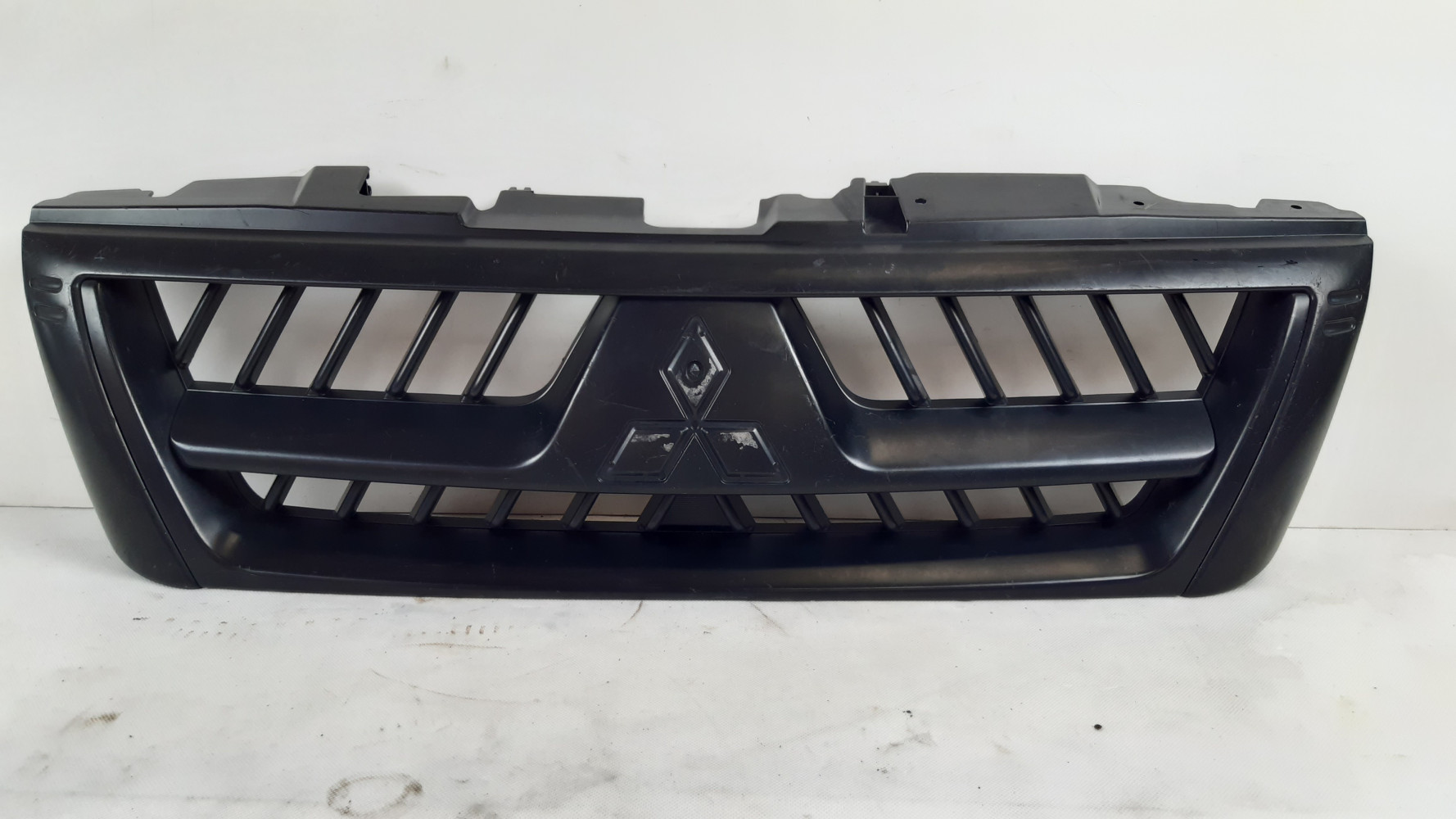 MITSUBISHI PAJERO III GRILL ATRAPA ZDERZAKA MN117713